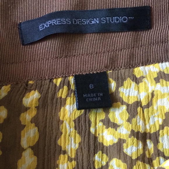 EXPRESS DESIGN STUDIO pleated 100% silk knee length skirt. EUC. Size 6. - Picture 3 of 4